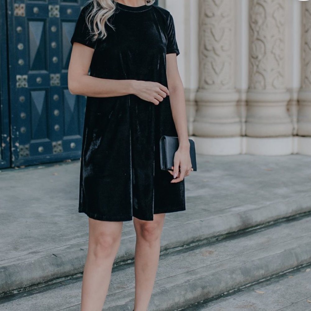 ✨ LALA BLACK VELVET DRESS✨ - Picture 3 of 5